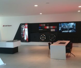 Audi center R8 corner